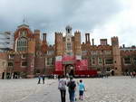 London  Schloß Hampton Court Außenansicht des ersten Innenhofs (GB).